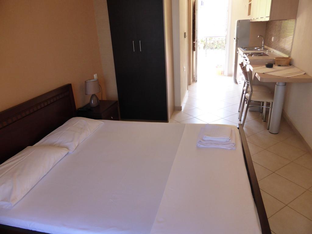 Perdikis Apartments - Paliouria Kokkino Nero Luaran gambar