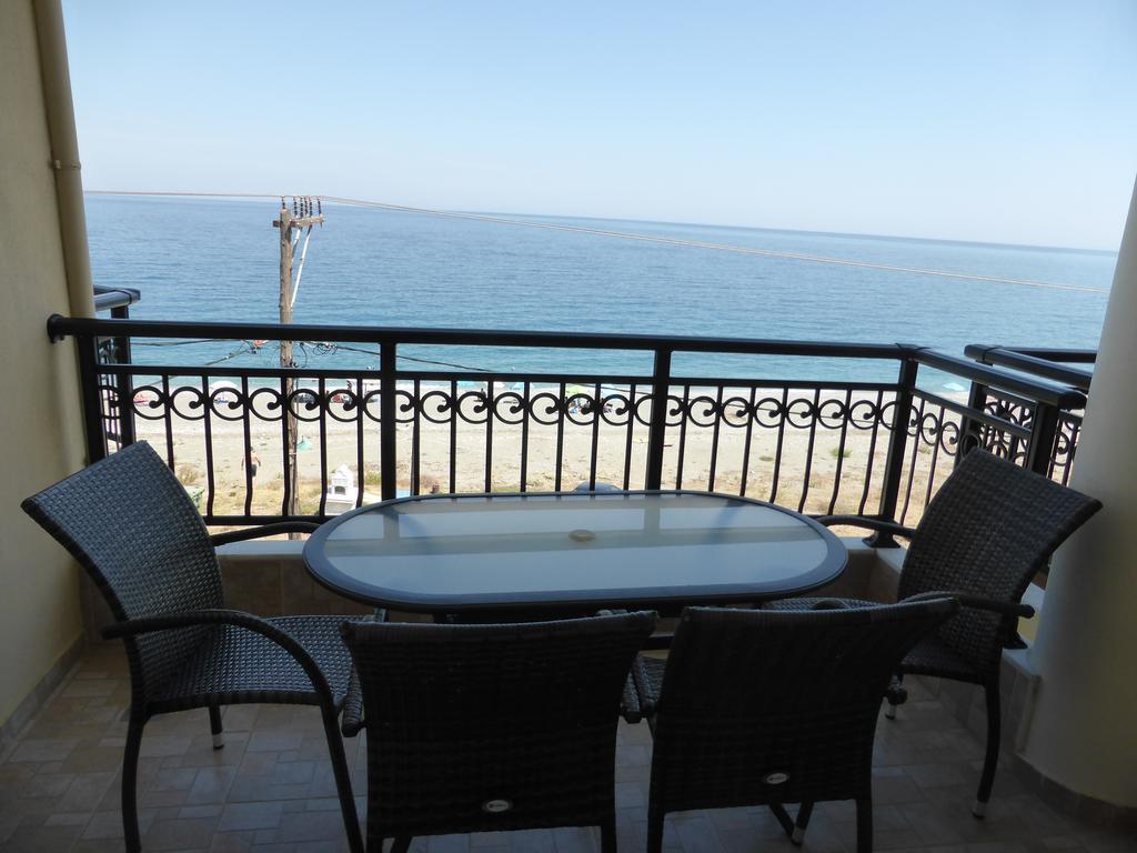 Perdikis Apartments - Paliouria Kokkino Nero Luaran gambar