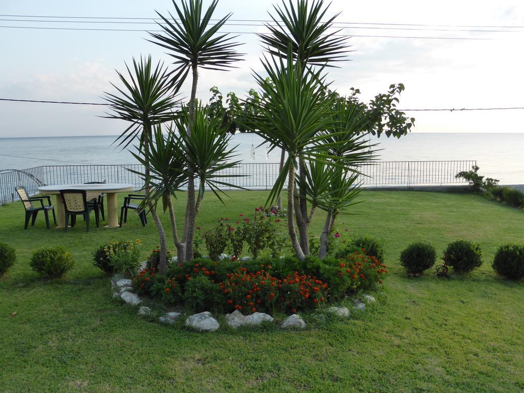 Perdikis Apartments - Paliouria Kokkino Nero Luaran gambar